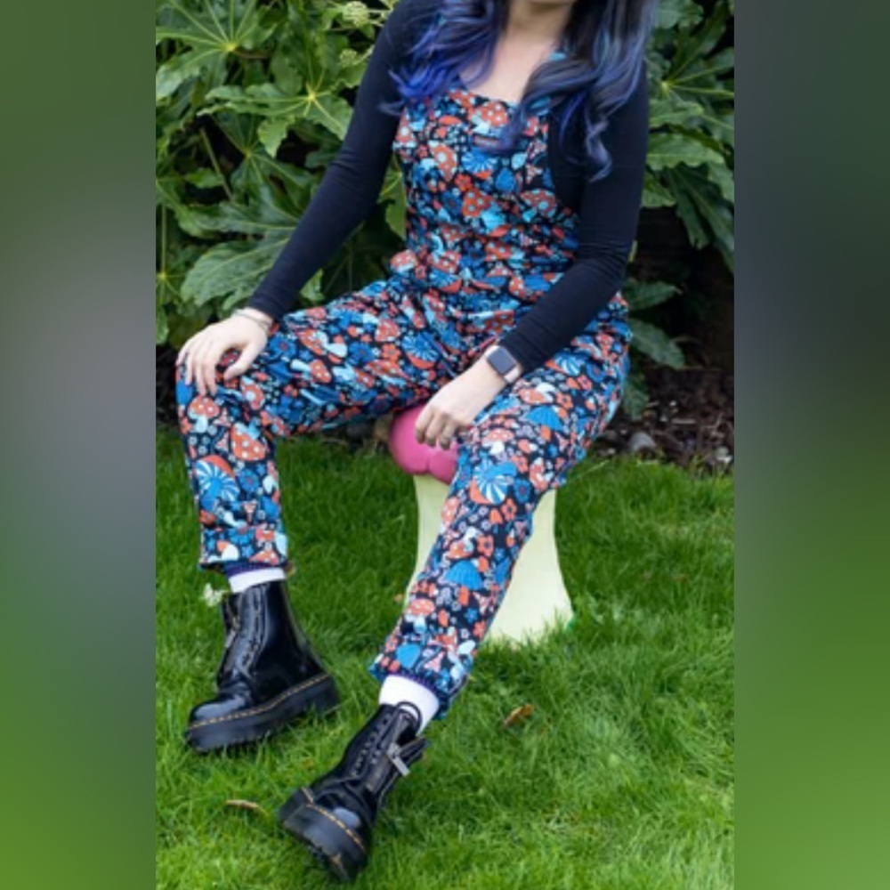 RUN & FLY psychedelic mushroom print overalls adjustable straps blue size medium